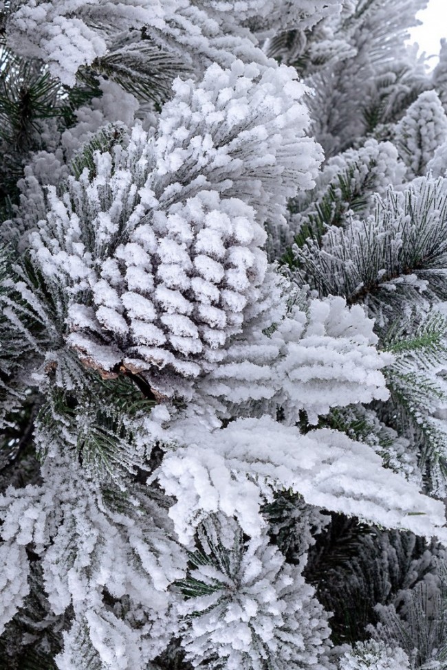 Albero Innevato con 1383 Rami Decorati - H180