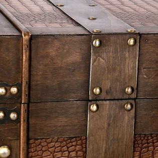 Baule in legno marrone rettangolare