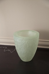 [S-DT/089/A] Vaso elegante in resina bianca, dimensioni 53x53x61 cm
